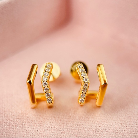 0.12ctw Irregular Geometry Stud Earrings 14k Gold Plated S925 - Picture 4 of 5